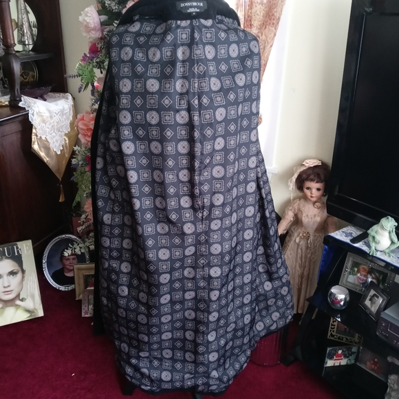 Set! Vintage Wool Coat + Scarf ❤🖤 - Picture 13 of 16